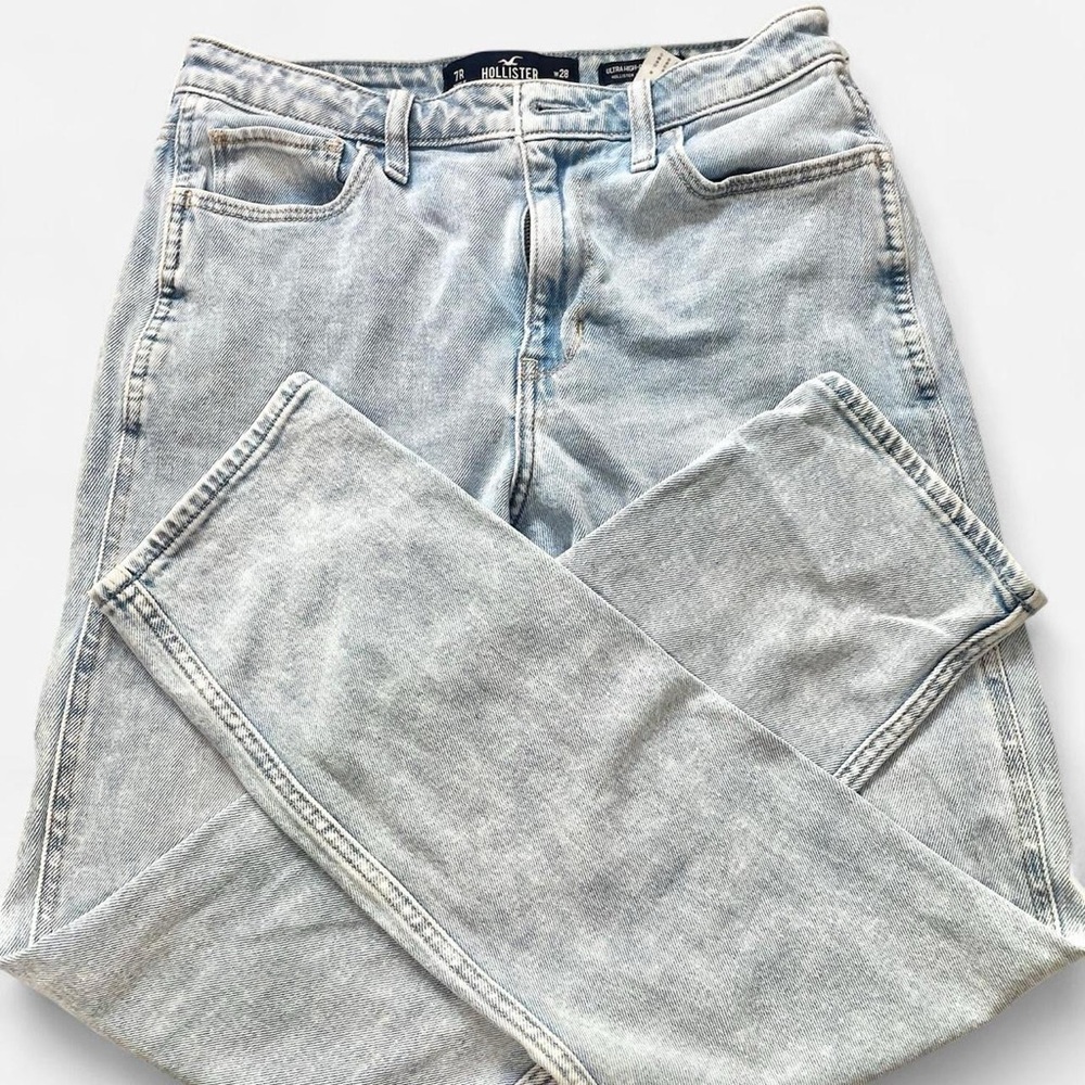 Hollister Light Blue Ultra High-Rise Mom Jeans